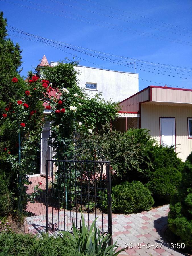 Mini Hotel Уютный Дворик Odesa Exterior foto